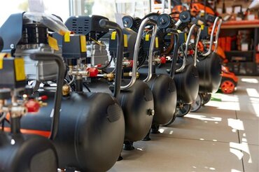 Oils and lubricants in compressed air compressors